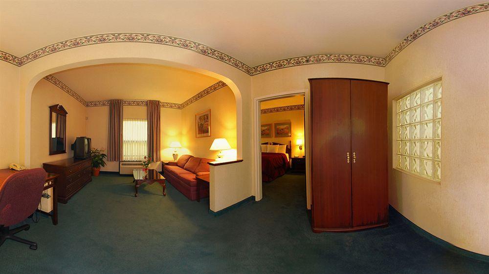 Clarion Inn & Suites Northwest Indianapolis Eksteriør bilde