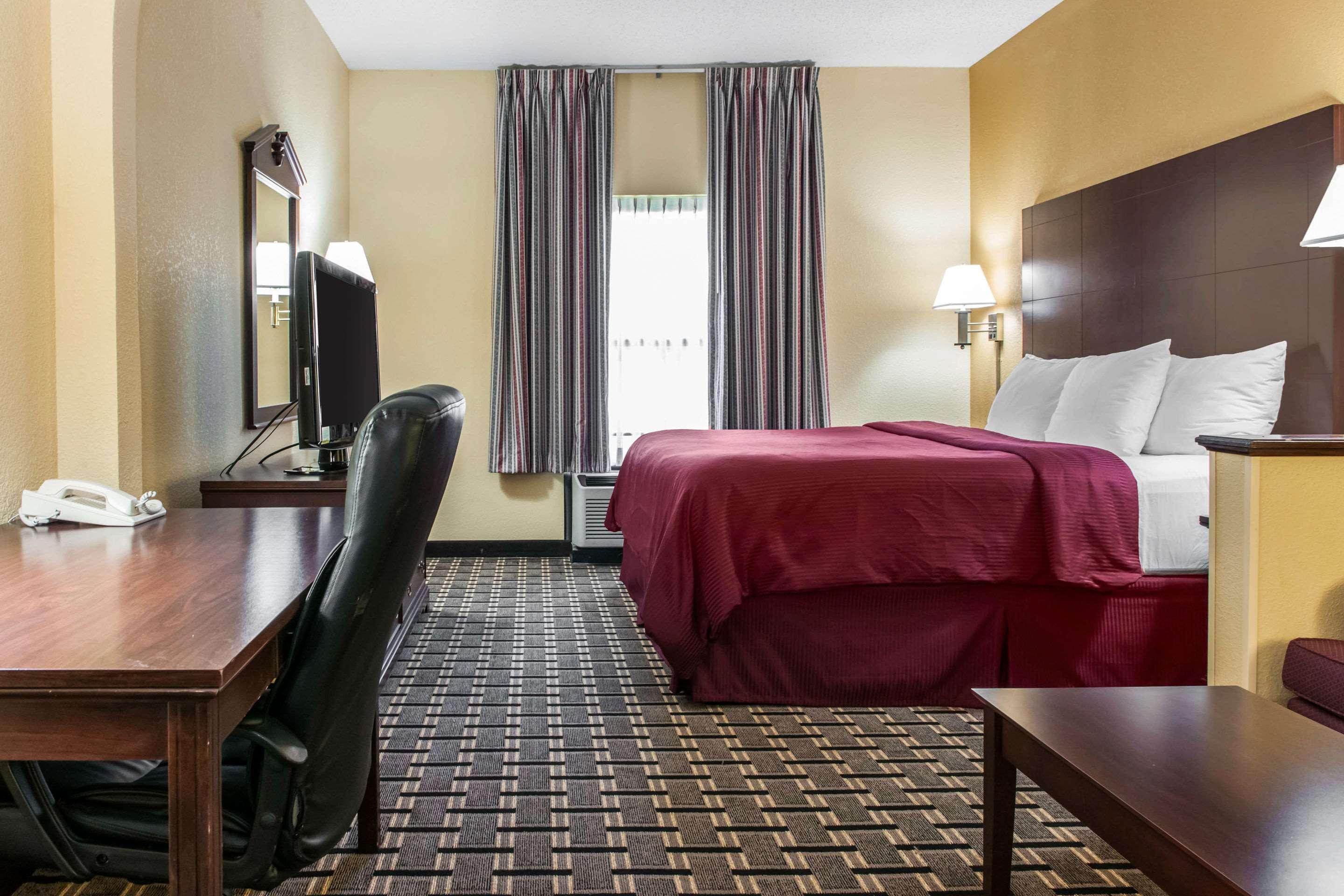 Clarion Inn & Suites Northwest Indianapolis Eksteriør bilde