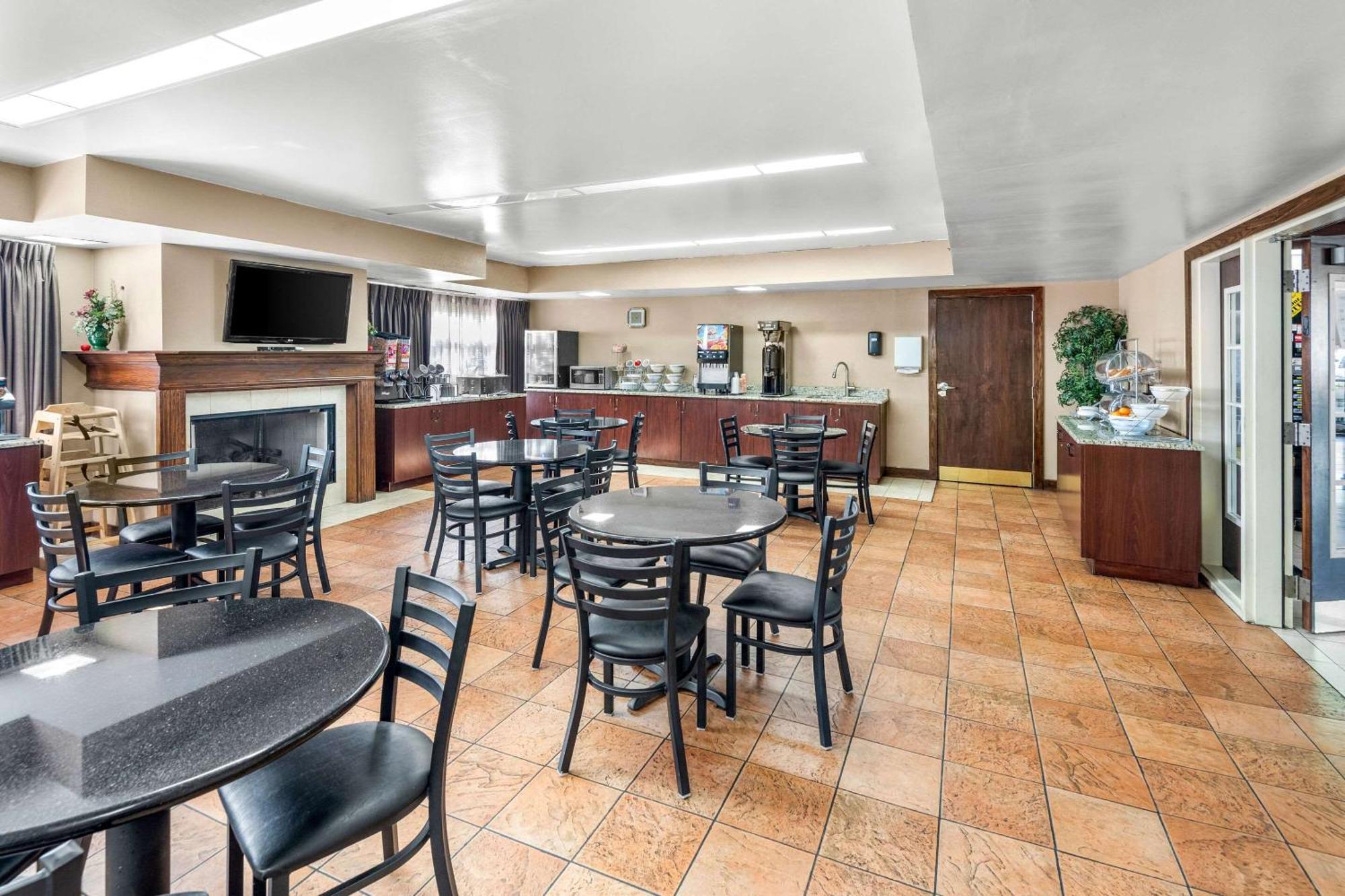 Clarion Inn & Suites Northwest Indianapolis Eksteriør bilde