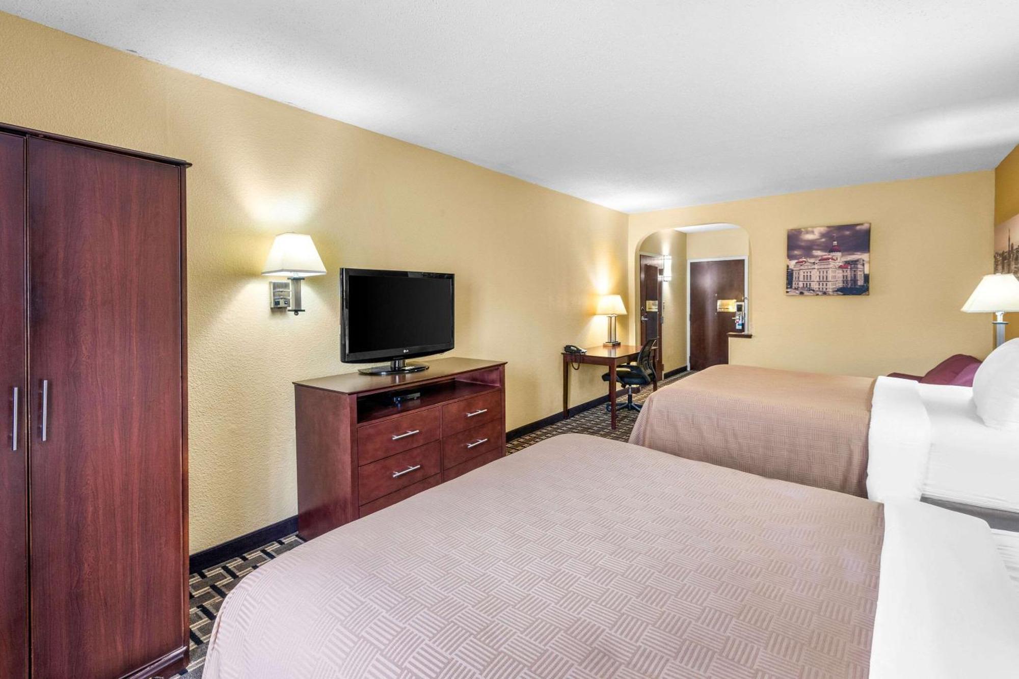 Clarion Inn & Suites Northwest Indianapolis Eksteriør bilde