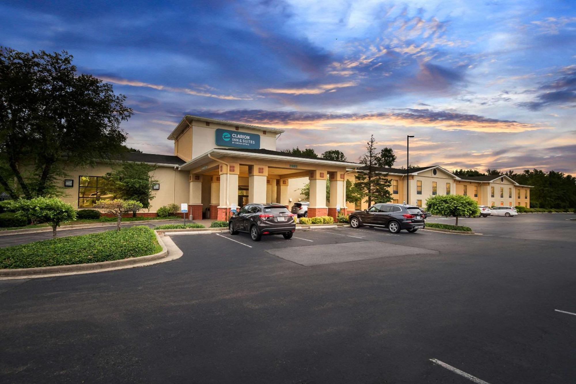 Clarion Inn & Suites Northwest Indianapolis Eksteriør bilde