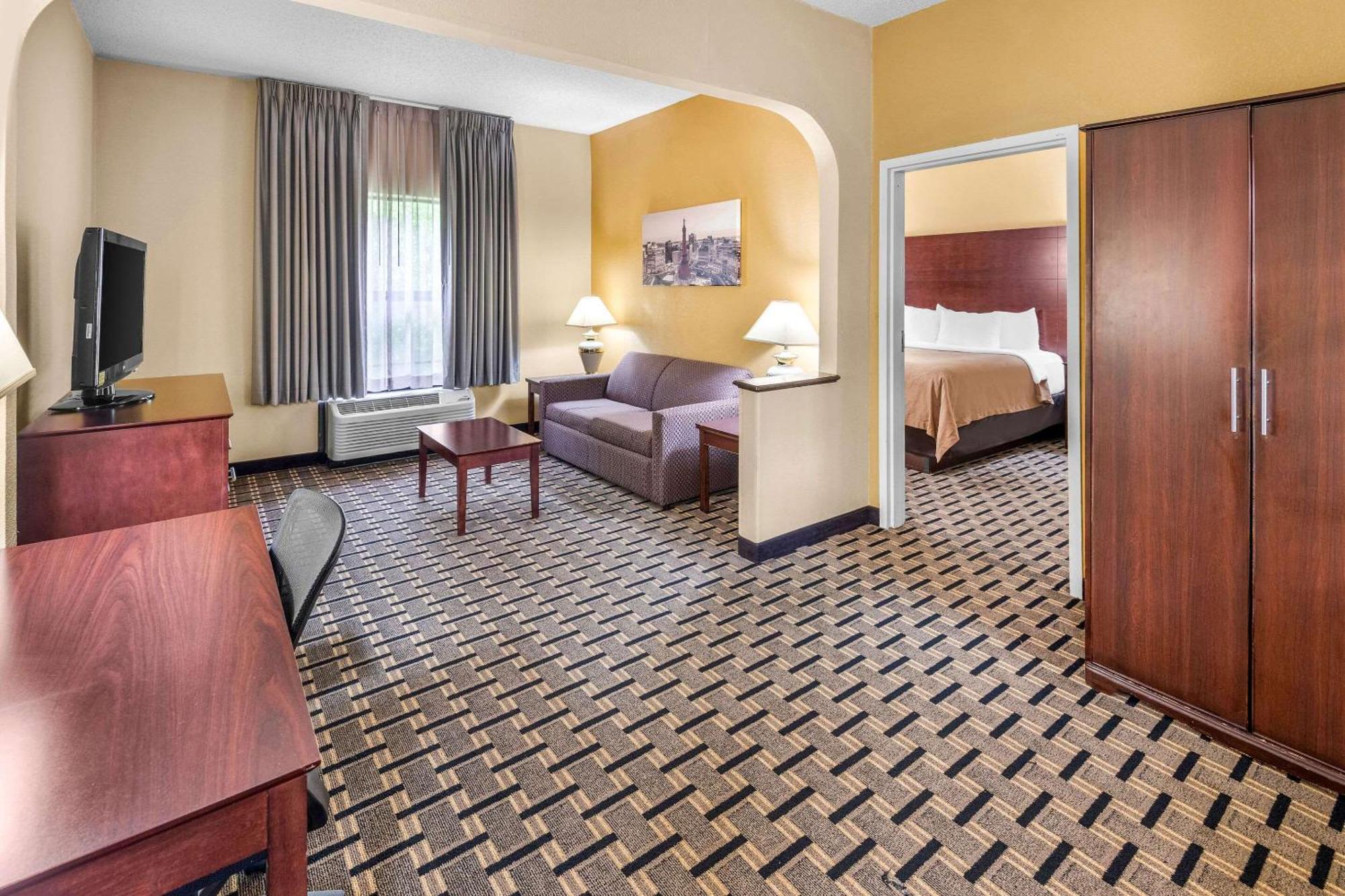 Clarion Inn & Suites Northwest Indianapolis Eksteriør bilde