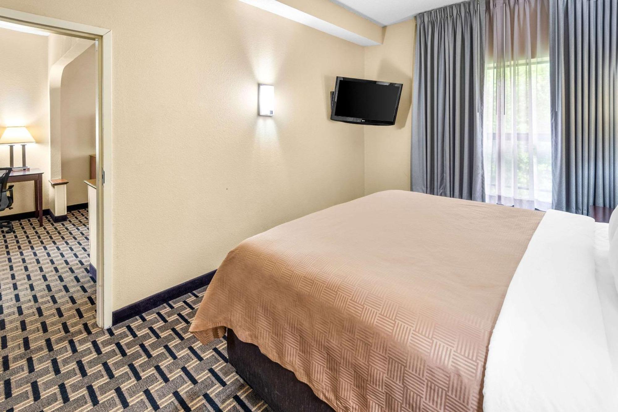 Clarion Inn & Suites Northwest Indianapolis Eksteriør bilde