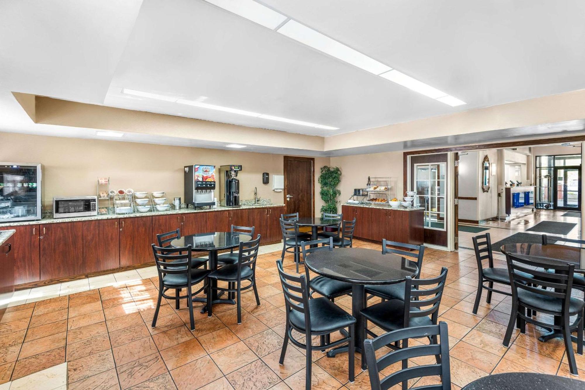 Clarion Inn & Suites Northwest Indianapolis Eksteriør bilde