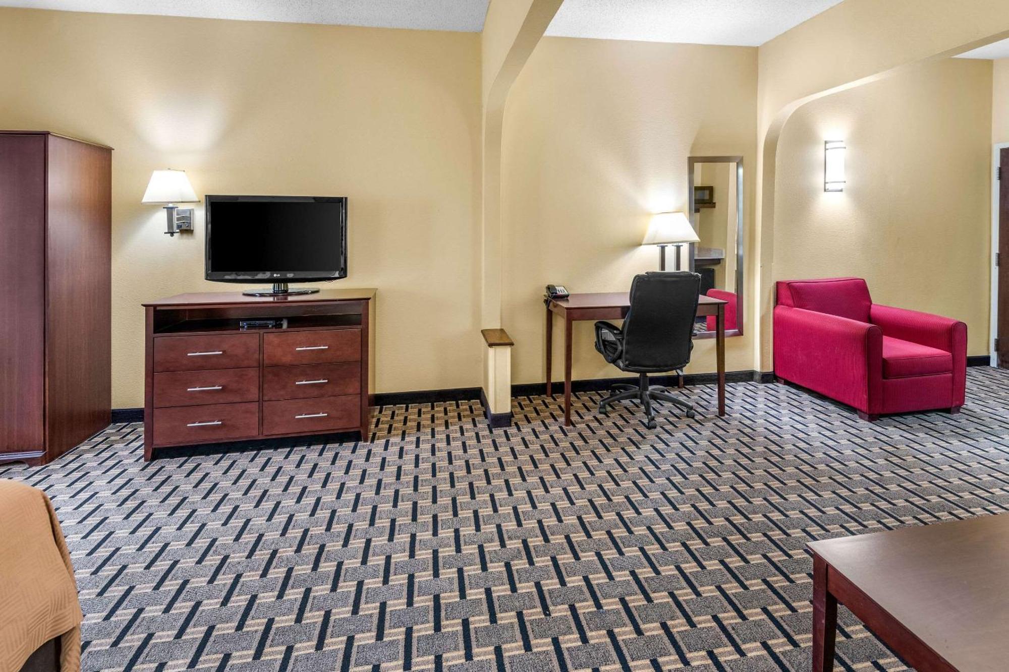 Clarion Inn & Suites Northwest Indianapolis Eksteriør bilde