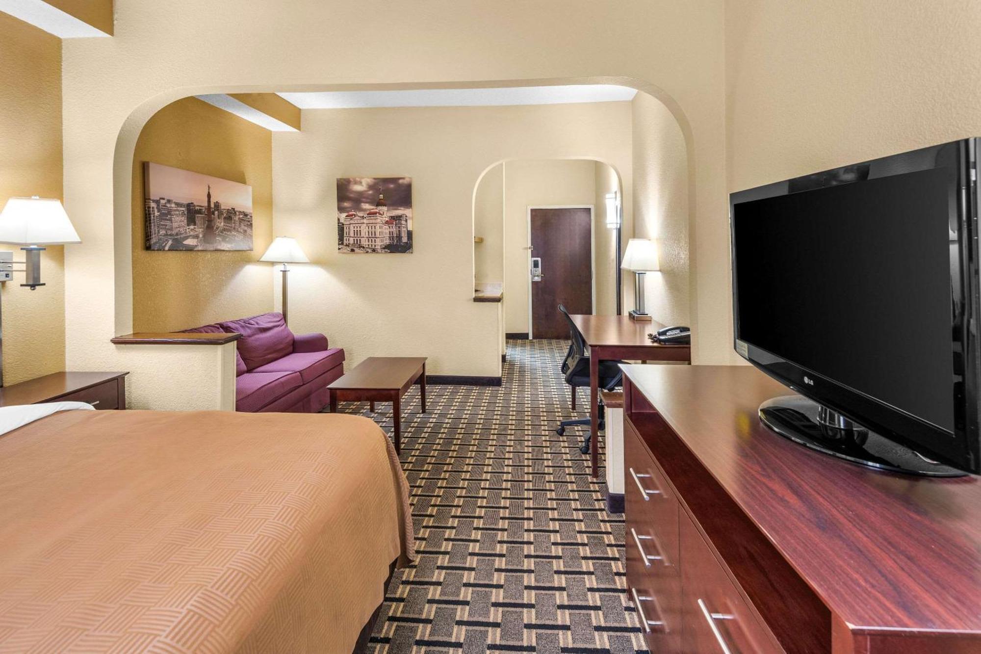 Clarion Inn & Suites Northwest Indianapolis Eksteriør bilde