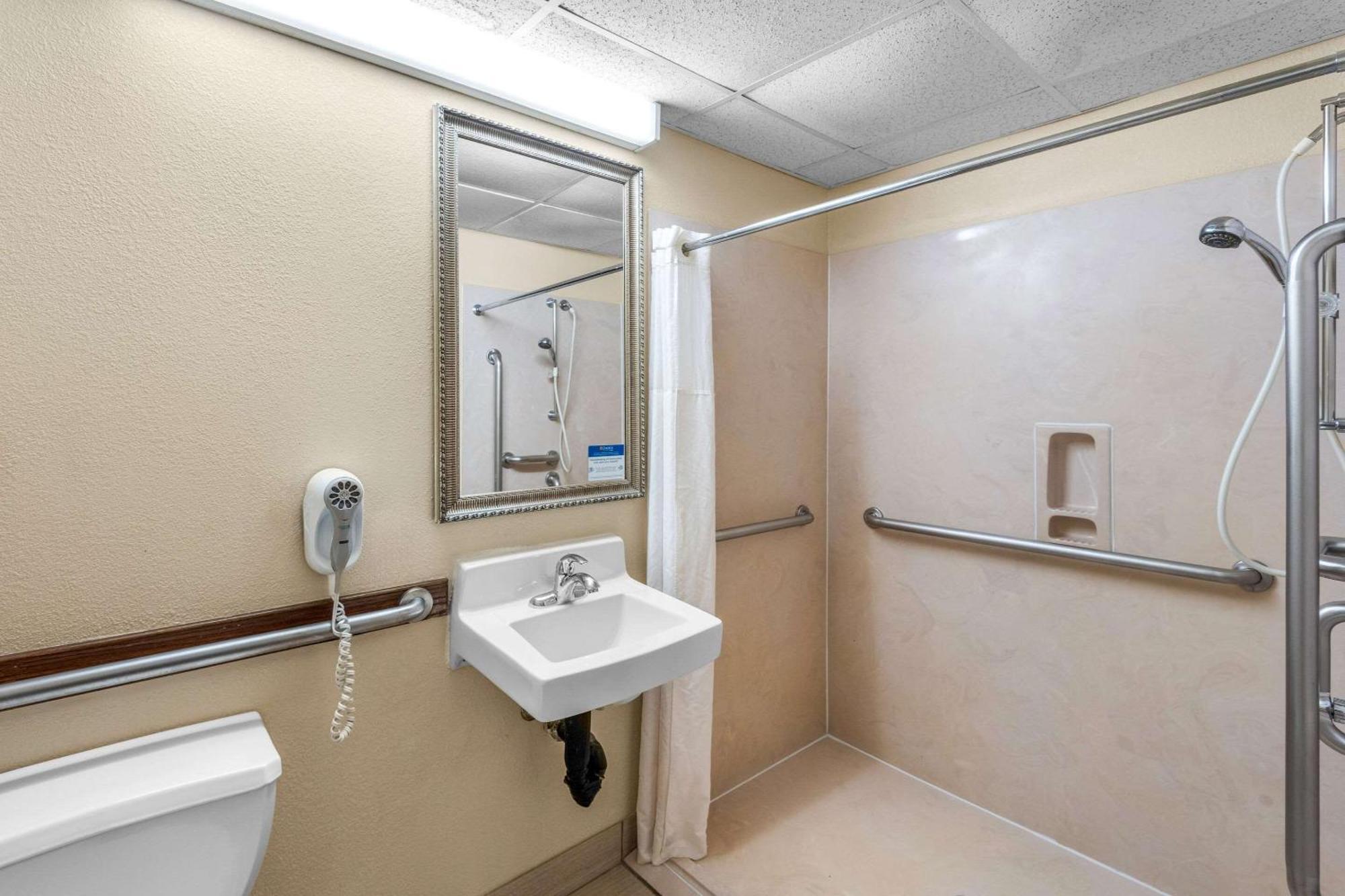 Clarion Inn & Suites Northwest Indianapolis Eksteriør bilde